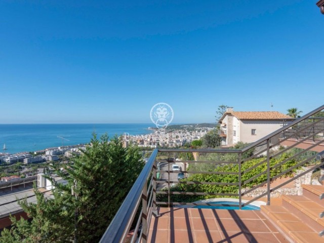 Large house with magnificent sea views for sale in La Levantina