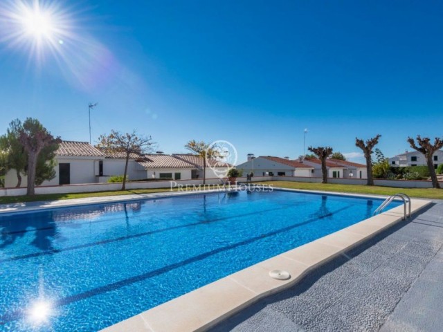 Apartment for sale with community pool in Aiguadolç