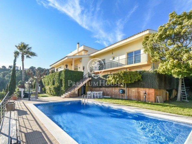Casa en venta con piscina zona centro de Santa Susanna