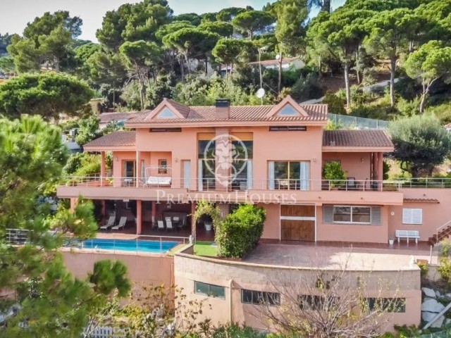House for sale with garden and swimming pool in Argentona - Costa BCN