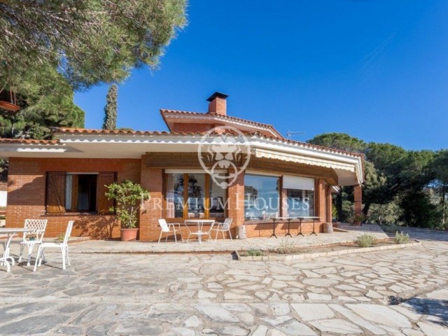 Viewpoint house for sale with spectacular views in Arenys de Munt