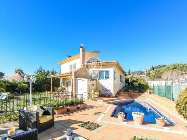 Detached house with swimming pool for sale in Cabrils