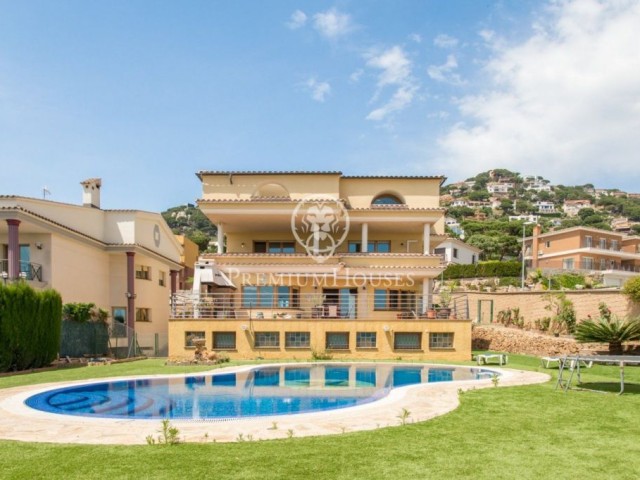 Spectacular house for sale with lift and sea views in Lloret de Mar