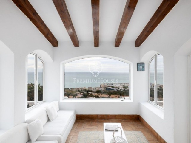 Casa con vistas al mar a la venta en Levantina, Sitges