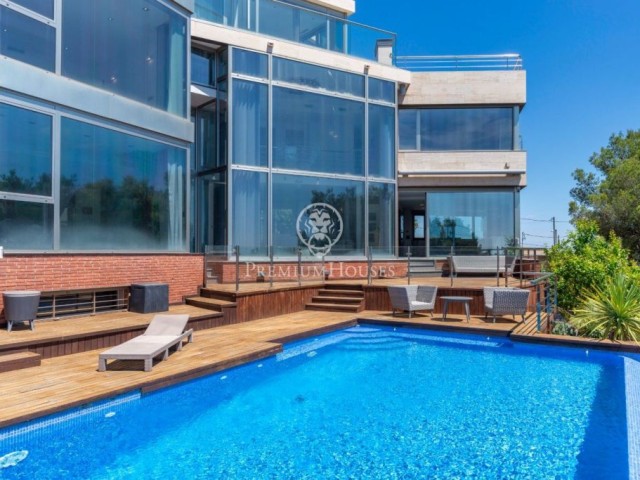 Moderna villa con vistas panorámicas al mar a la venta en Montemar