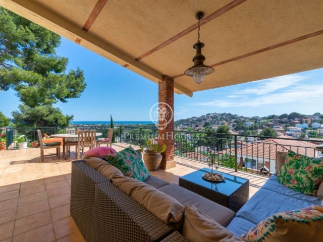 House with Excellent Views and Privacy in Montemar