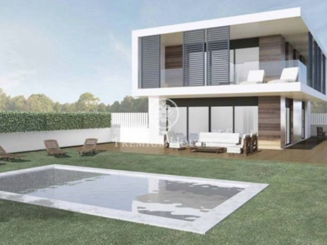 Casa independiente a medio construir a la venta en La Plana de Sitges
