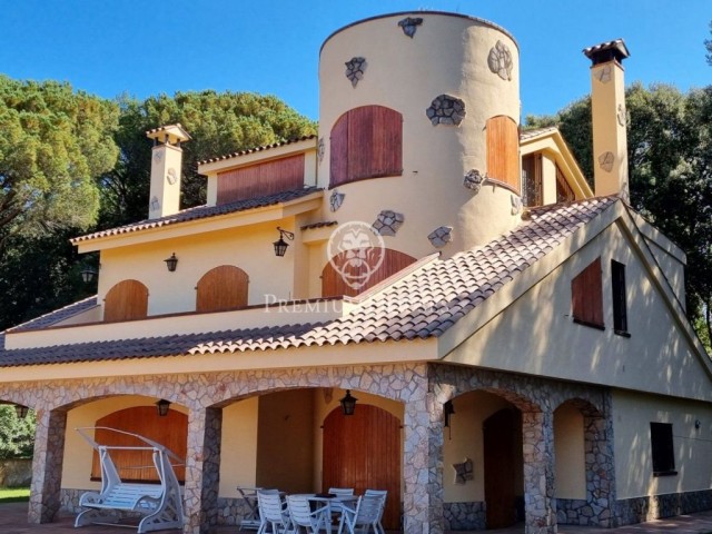 Magnificent property for sale in Grions (Sant Feliu de Buixalleu)