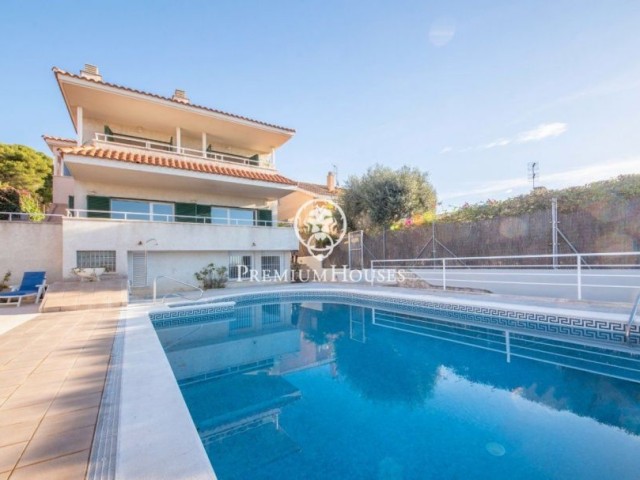 House with garden and swimming pool in Levantina