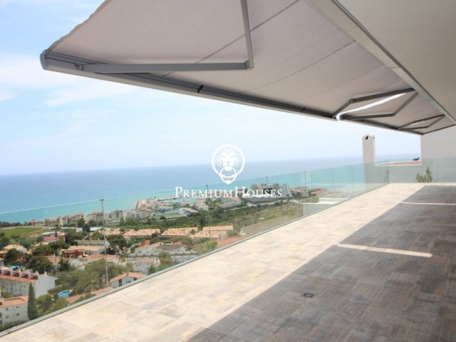 Casa moderna con impresionantes vistas al mar a la venta en Levantina