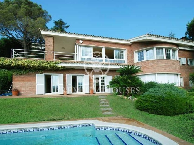 Casa amb piscina i vistes al mar a Alella