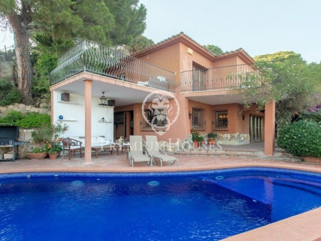 Casa en alquiler con piscina y vistas en Lloret de Mar