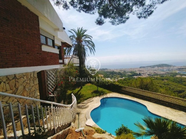 House for sale with pool and views in Lloret de Mar