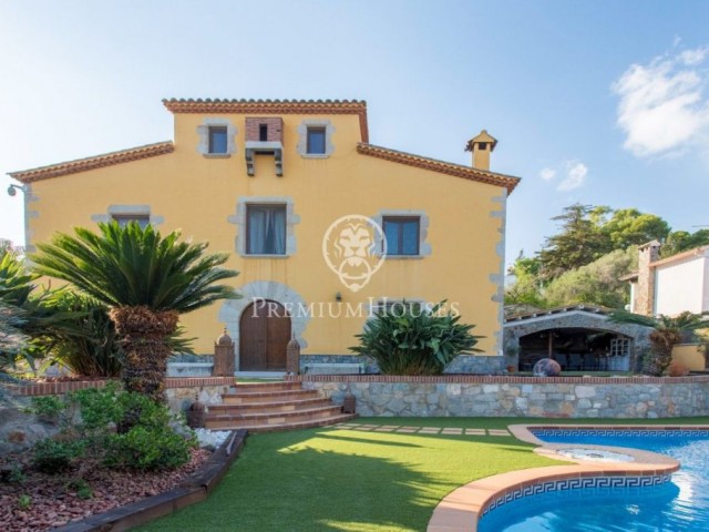 Country house for sale to move in the centre of Cabrera de Mar