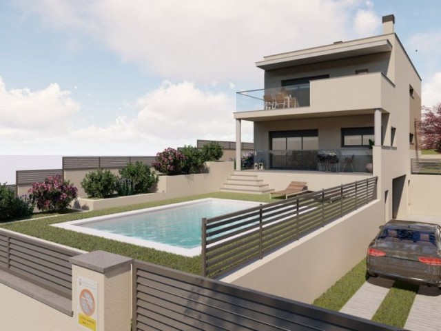 Detached villa with pool in urbanization Mas Alba