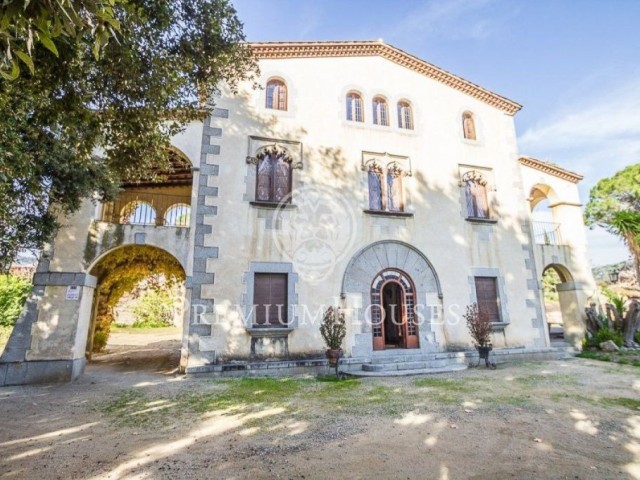 Magnífica masia catalogada del segle XVI a la venda a Arenys de Munt.