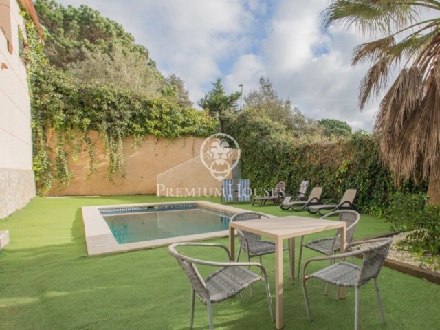 Casa en venta con piscina y licencia turística en Lloret de Mar