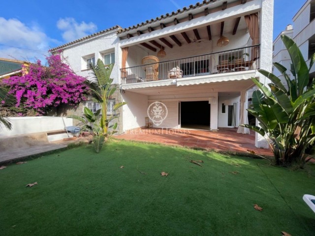 Ground floor rental with garden and pool 100 meters from the beach in Vinyet Sitges