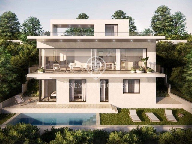 Casa de obra nueva en Sitges con excelente vista al mar y piscina en urbanización muy tranquila