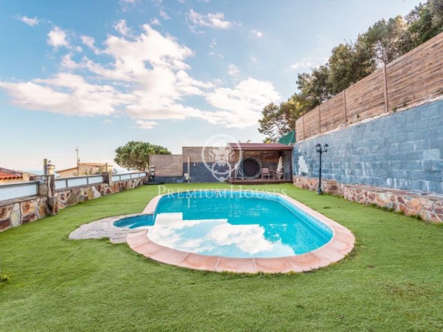 House for rent with pool and sea views in Castellar de Indias