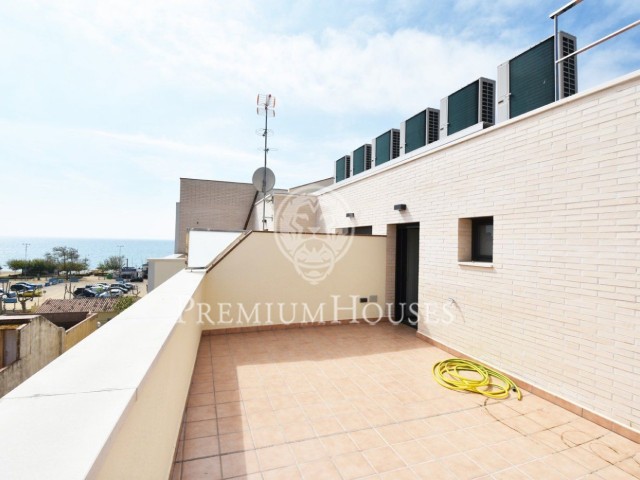 Magnificent duplex penthouse in front of Playa Grande. Calella