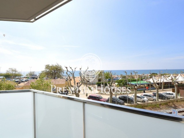 Exclusive apartment with panoramic views facing the sea. Calella