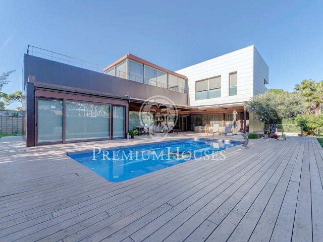 Casa de modern disseny a la venda a Castelldefels Platja