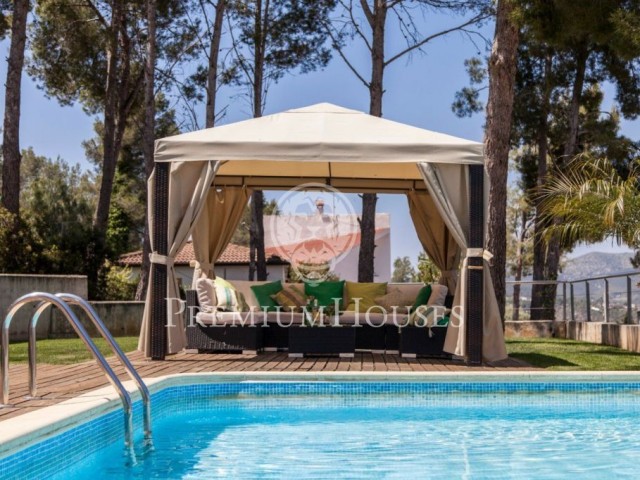 Casa en Venta con vistas panorámicas y piscina en Olivella
